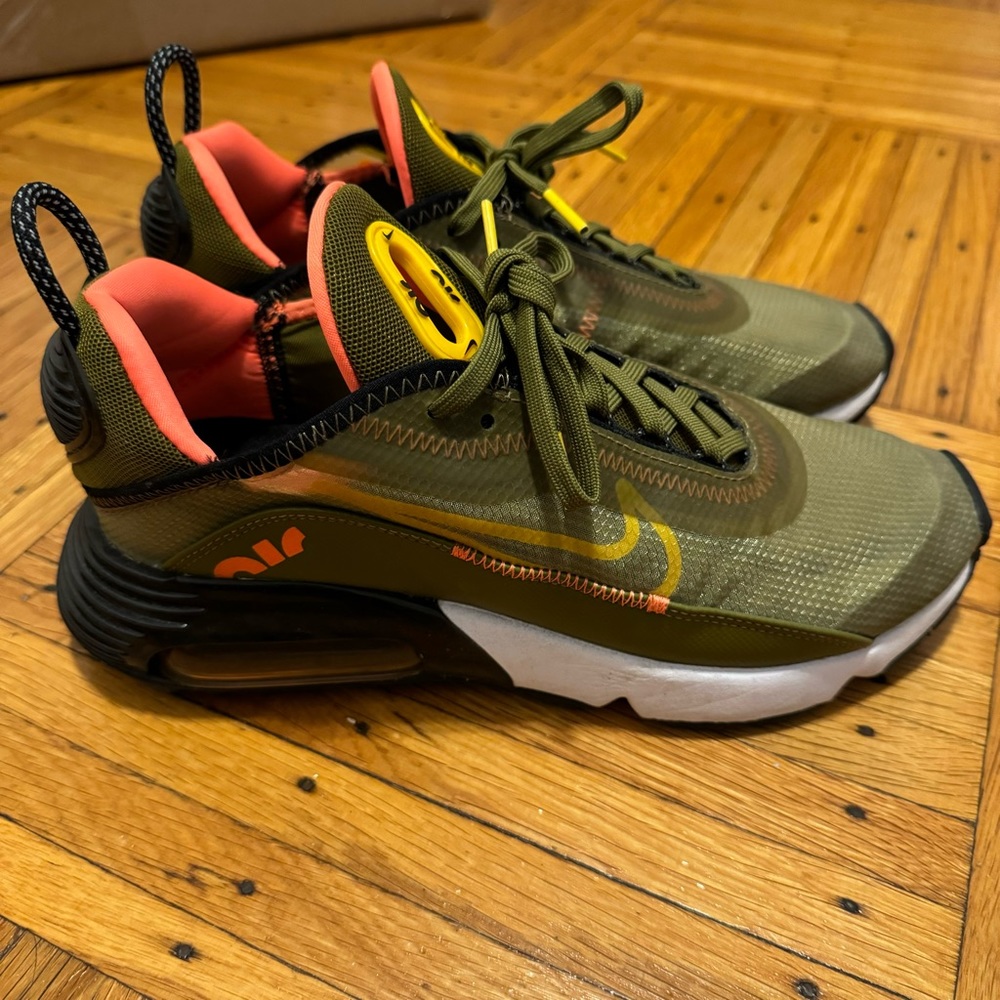 Nike Women's Olive Green and Coral Sneakers